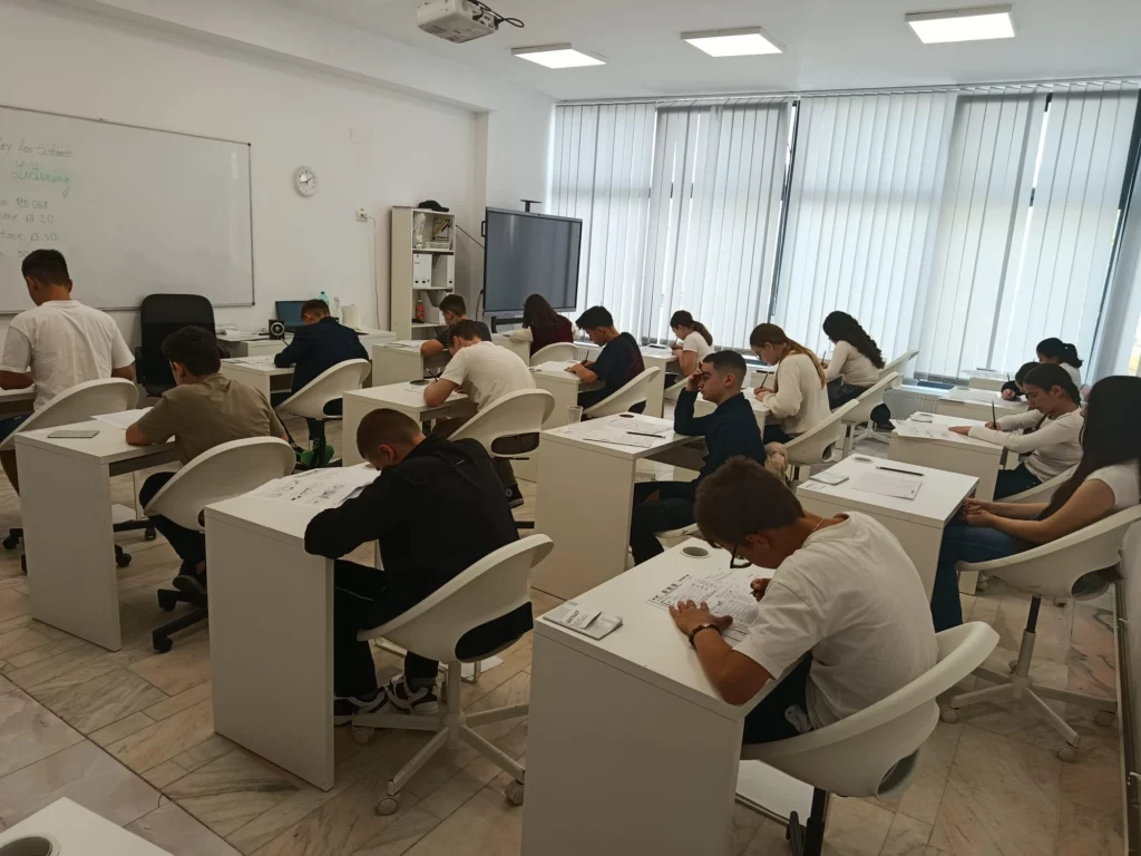 poza din timpul Examenului Cambridge English