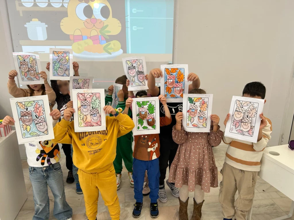 Fotografie de grup cu copii de la cursul February Fun