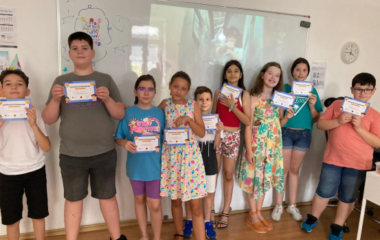 poza de grup cu copii de la english boost